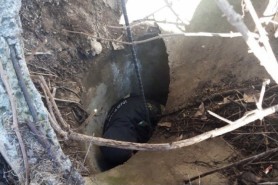 Capcanele Chișinăului: un bărbat a fost scos de salvatori dintr-o gură de canalizare